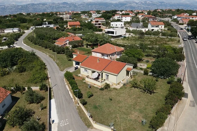 Családi ház csendes környéken, Vrsiben - tágas udvar - azonnal költözhető!