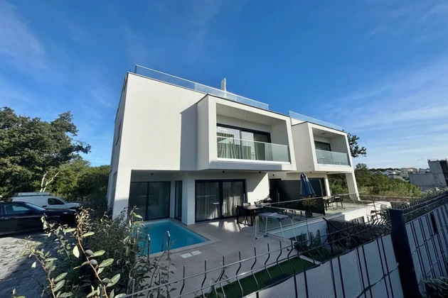 APPARTEMENT EXCLUSIF AVEC VUE SUR LA MER ET TOIT-TERRASSE AVEC PISCINE !