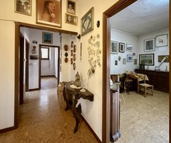 SPACIOUS FOUR-BEDROOM APARTMENT IN THE HEART OF SAN LORENZO AL MARE