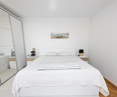 Kamenný dům s výhledem na moře na prodej v Kostreně v Chorvatsku