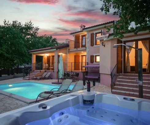 Villa agréable avec piscine et joli jardin, Istrie, Poreč