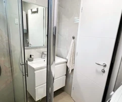 Pag, Povljana, modern két hálószobás apartman a tenger közelében