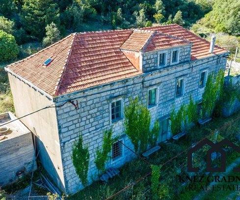 Straordinaria villa in pietra fatta a mano sull'isola di Šipan