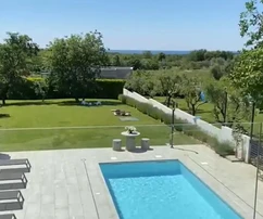 Villa istriana con piscina e terreno in vendita vicino a Umago in Croazia