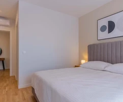 Apartamento en venta con piscina y vista al mar en Tar-Vabriga, Croacia