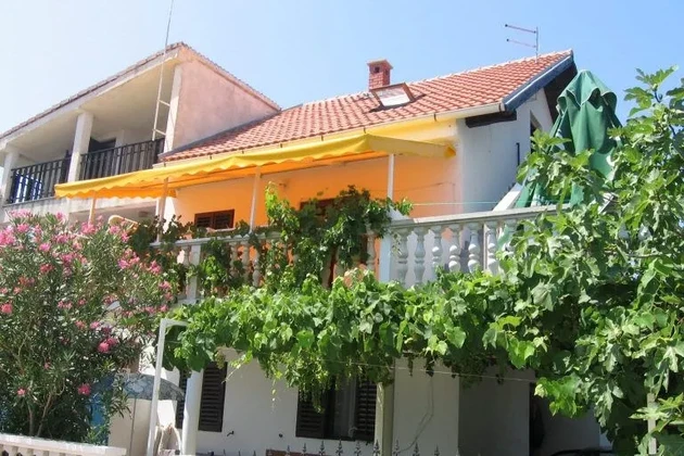 Dom Sabunike, (8S), 149m2, 6VPM, rozdelený na 3 apartmány