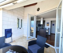 W pełni umeblowane mieszkanie na wyspie Brač z panoramicznym widokiem na morze