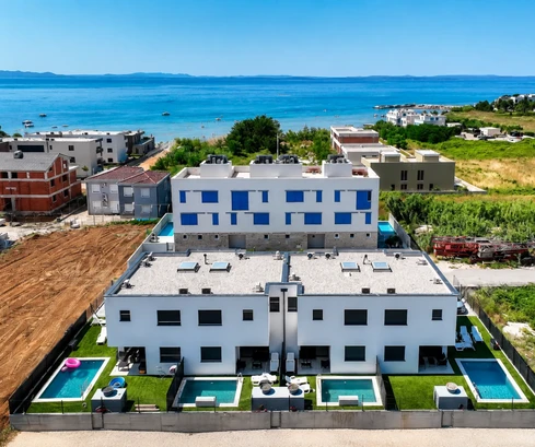 ¡Ubicación top! Apartamento moderno con piscina y patio - a 130 m de la playa