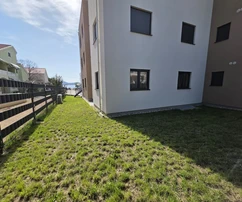 Appartamento di lusso con due camere da letto e giardino a 50 m dalla spiaggia - Sukošan, nuova costruzione