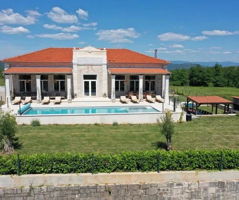 Felújított villa medencével Vižinadánál eladó Horvátországban