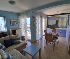 Poreč, Istria: Appartamento su due livelli con terrazza e ripostiglio
