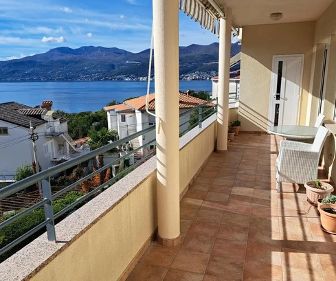 Rijeka, Kantrida, excellent three-room apartment 106 m², sea view, garage