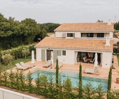 Istrie, près de Višnjan, villa en pierre de luxe avec piscine chauffée et vaste propriété