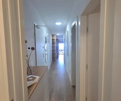 Kroatien - Insel Pag | Luxuriöses Apartment in erster Meereslinie mit Pool und Fitnessraum