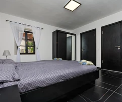 Autentikus kőből épült villa medencével eladó Tribaljban Horvátországban