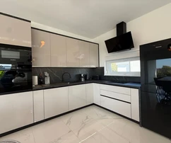 NUOVA CASA INDIPENDENTE CON PISCINA E VISTA MARE APERTA!