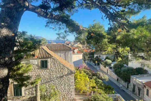 Dubrovnik, Boninovo - Geräumige Vierzimmerwohnung in ausgezeichneter Lage nahe Pile