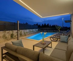 Istrie, Svetvincenat: Moderní vila s vyhřívaným bazénem