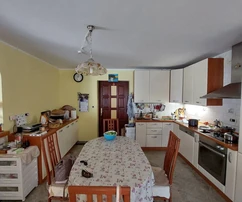 Tengerre néző, apartmanokkal rendelkező családi ház eladó Horvátországban