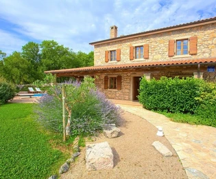 AUTHENTIC STONE VILLA WITH POOL AND BUILDING PLOT, IN QUIET LOCATION!