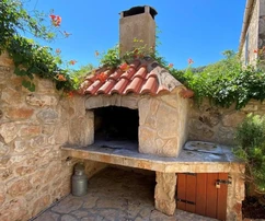 Maison en pierre avec piscine à vendre à Vrbanj Hvar en Croatie