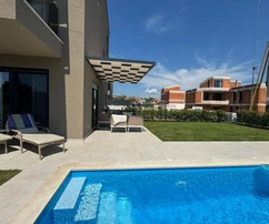 Apartment for sale with a pool and yard in Tar-Vabriga in Croatia