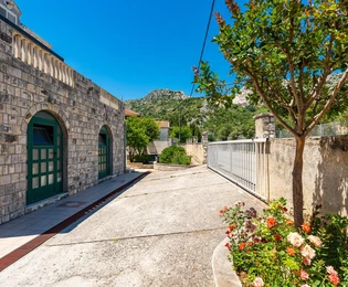 Dubrovnik, Cibaca, Einfamilienhaus mit Gewerbefläche und mehreren Wohneinheiten