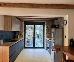 Charmante maison rustique avec piscine à vendre à Dobrinj en Croatie