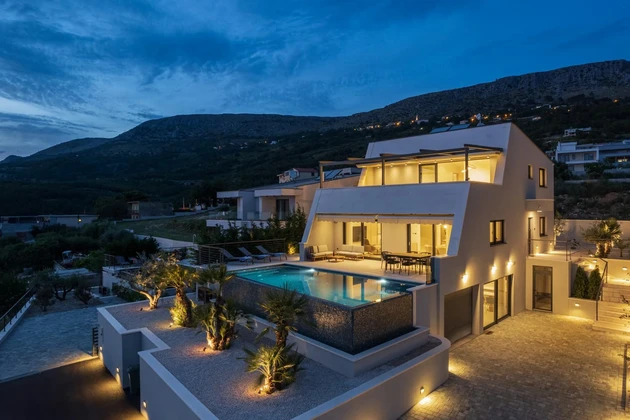 Villa di lusso con piscina in vendita a Podstrana in Croazia