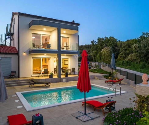 Villa spacieuse avec piscine à vendre à Duga Uvala en Croatie