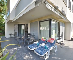 Vodice - Családi ház három apartmannal, 600 m-re a központtól