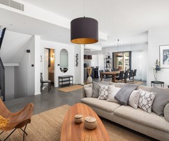 Villa en la isla de Čiovo: moderna, cerca del mar con piscina