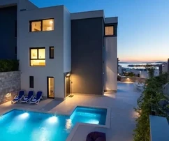 Podstrana, Strožanac, luksusowa willa 400m2 z ogrodem, basenem i garażem