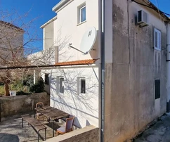 Slatine, ikerház 105 m2, két szinten, terasz, kert,