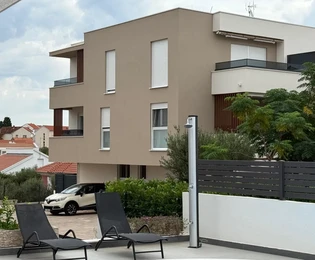 Vodice – Möblierte Zweizimmerwohnung in der Nähe des Zentrums von Vodice