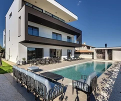 Fantástica villa moderna con piscina junto al mar, Istria, Pula