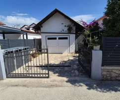Propriété familiale avec dépendance