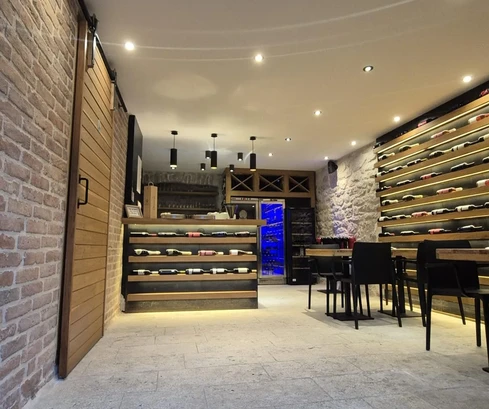 Brač, Milna, maison en pierre double avec restaurant établi, première ligne face à la mer