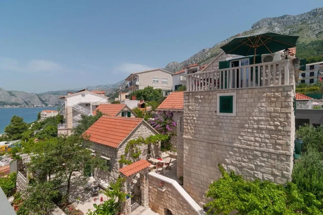 Authentische dalmatinische Häuser in Omiš zu verkaufen in Kroatien
