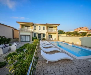 Luxusvilla mit Pool! 2. Reihe zum Meer! Exklusive Lage