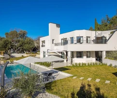 Superbe villa pieds dans l'eau à vendre sur l'île de Krk en Croatie