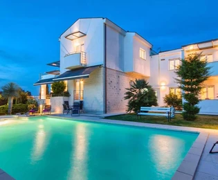 Villa avec piscine à vendre à Medulin offrant une vue sur la mer en Croatie