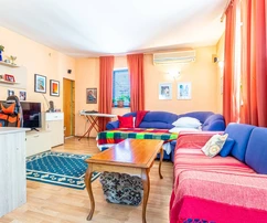 Freistehendes Haus mit Meerblick in Trogir zu verkaufen in Kroatien