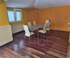 <p>Spalato, Manuš, appartamento suddiviso in due unità abitative di 50 m2 e 30 m2. (pianta allegata) Completamente rinnovati: impianto elettrico, idraulico, pavimenti, pareti, soffitto, aperture, soletta in cemento.</p>