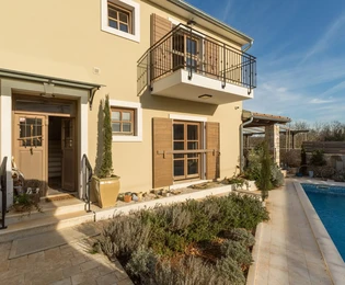 Wolnostojący dom z basenem na sprzedaż w Istrii w Chorwacji