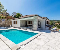 Belle maison avec piscine et deux appartements, Opatija