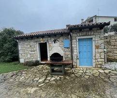 Istria, Kanfanar – Villa in pietra con piscina e giardino