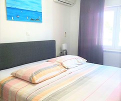 Zariadený apartmán s výhľadom na more na ostrove Čiovo