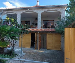 Casa al mare in vendita a Milna sull'isola di Brač in Croazia