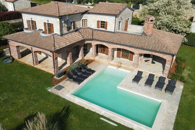 Istria, near Poreč: Stone villa with pool and view